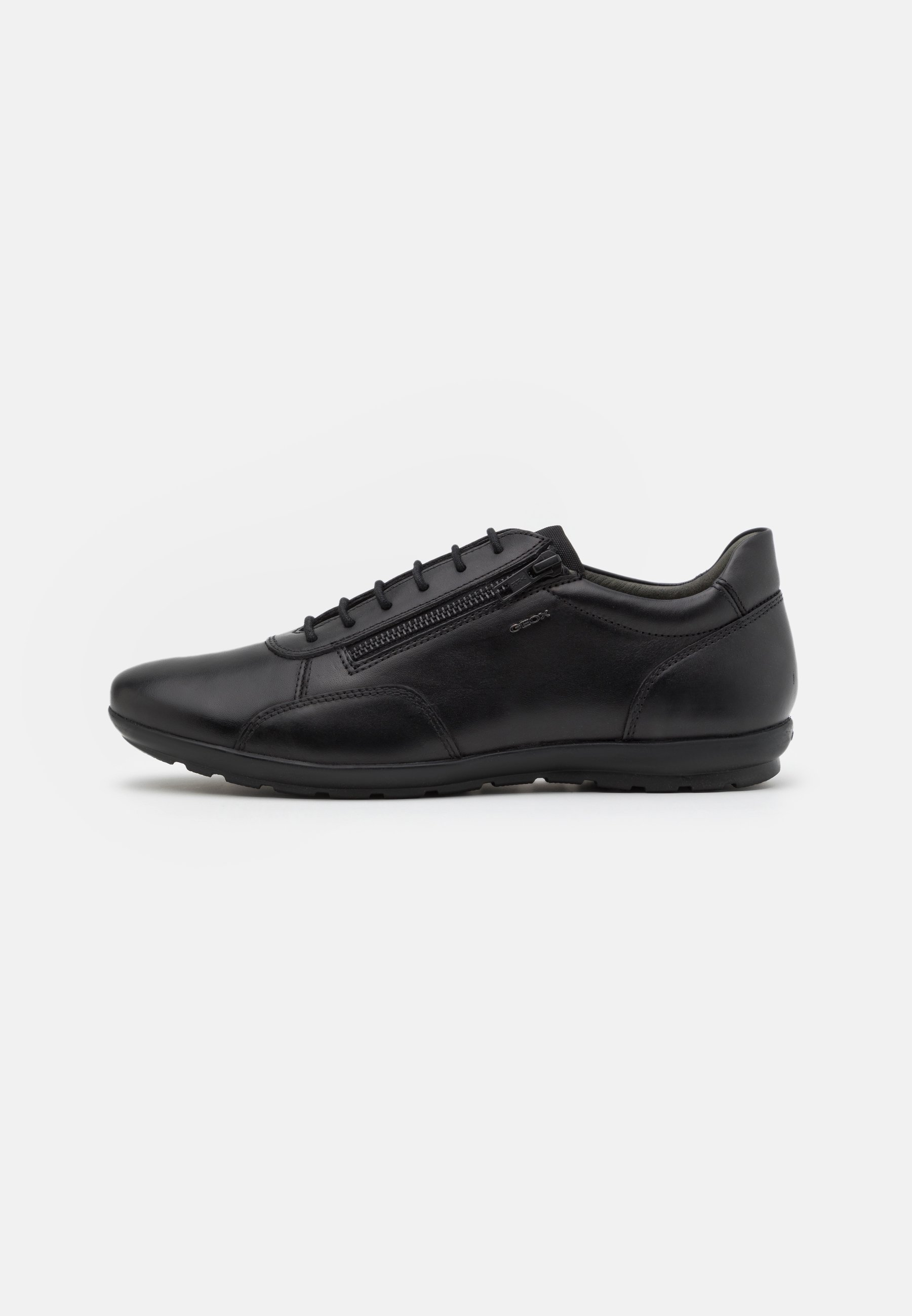 Stringata sportiva Geox Uomo Symbol in pelle nera, vista laterale